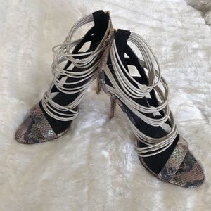 NWOT Kendal & Kylie Madden Girl Danilia Sandal
